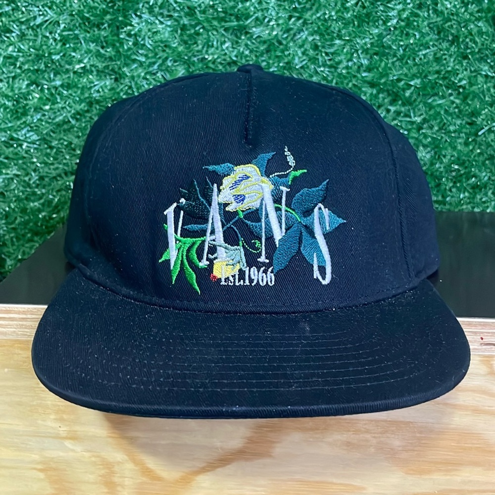Vans Flowers SnapBack Hat 🔥🔥